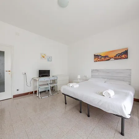 Guesthost - Bonola M1 Bright & Functional Flat Apartmán