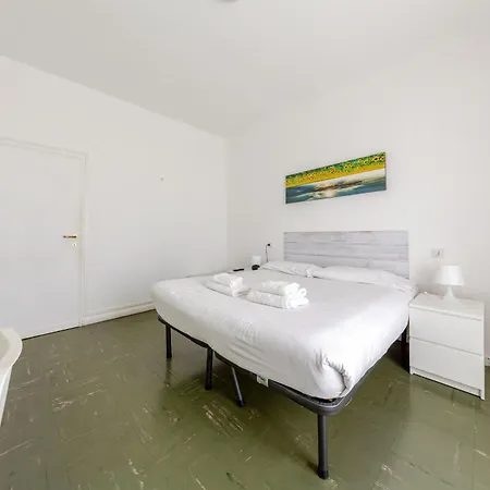 Guesthost - Bonola M1 Bright & Functional Flat Apartmán