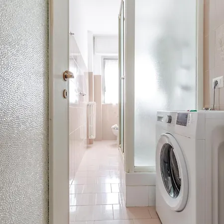 Guesthost - Bonola M1 Bright & Functional Flat Apartmán