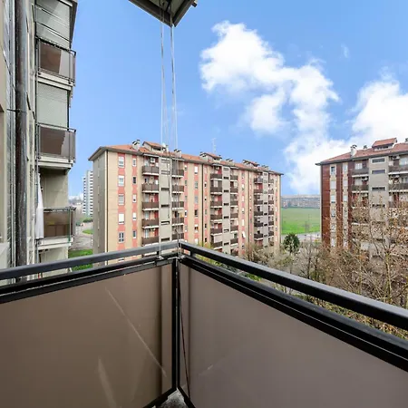 Guesthost - Bonola M1 Bright & Functional Flat Apartmán