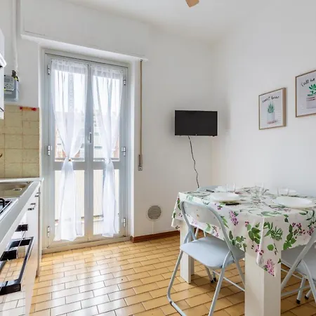 Guesthost - Bonola M1 Bright & Functional Flat Apartment Milan