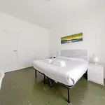 Guesthost - Bonola M1 Bright & Functional Flat Apartman