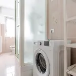 Guesthost - Bonola M1 Bright & Functional Flat Apartman *